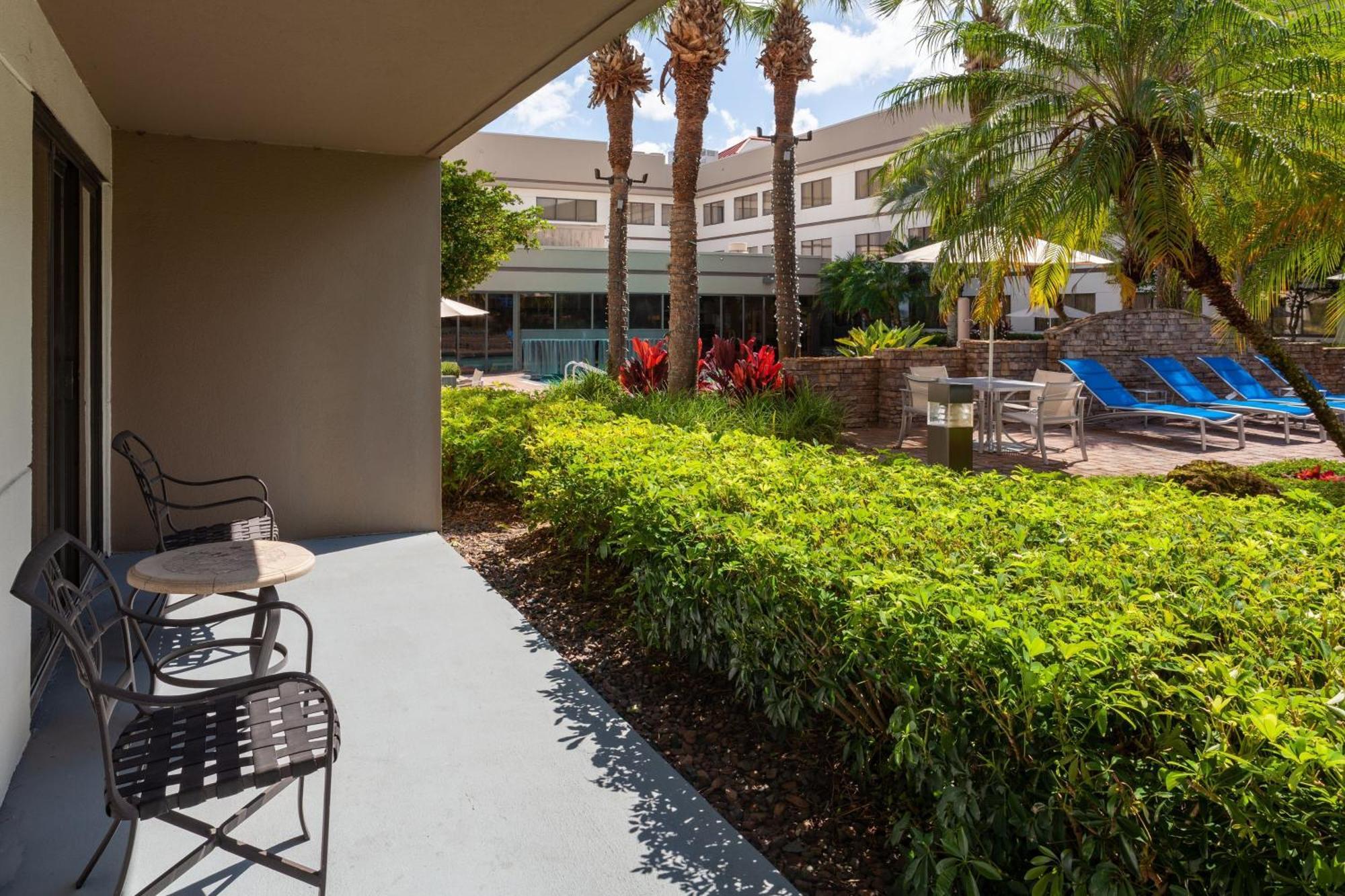Sheraton Airport Hotel 3*